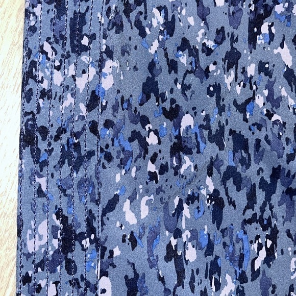 Athleta Avenue Wide Leg Crop Pants in blue camo - size 8 - Picture 10 of 14